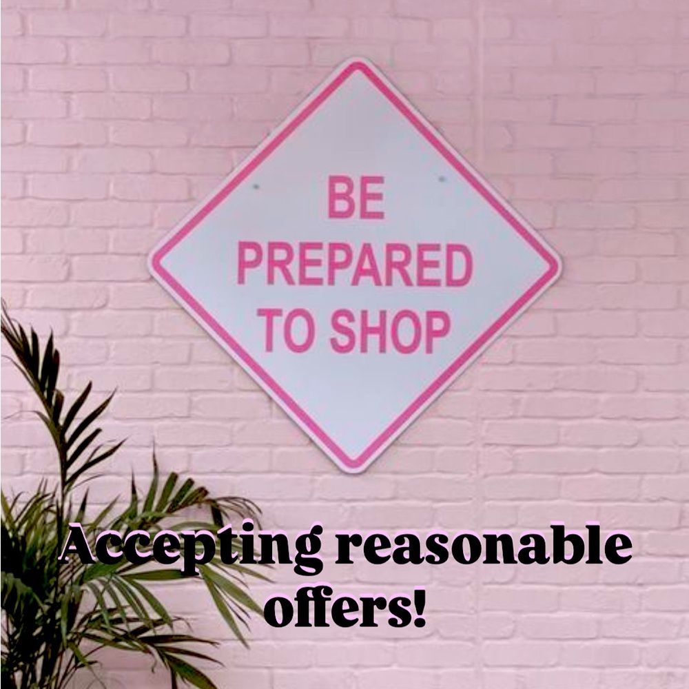 Accepting reasonable offers!💖✨